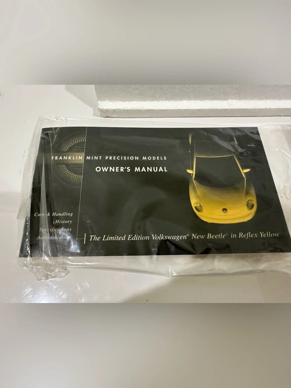 NIB Franklin Mint 2000 Limited Edition Volkswagen New Y2K Beetle Yellow 1:24